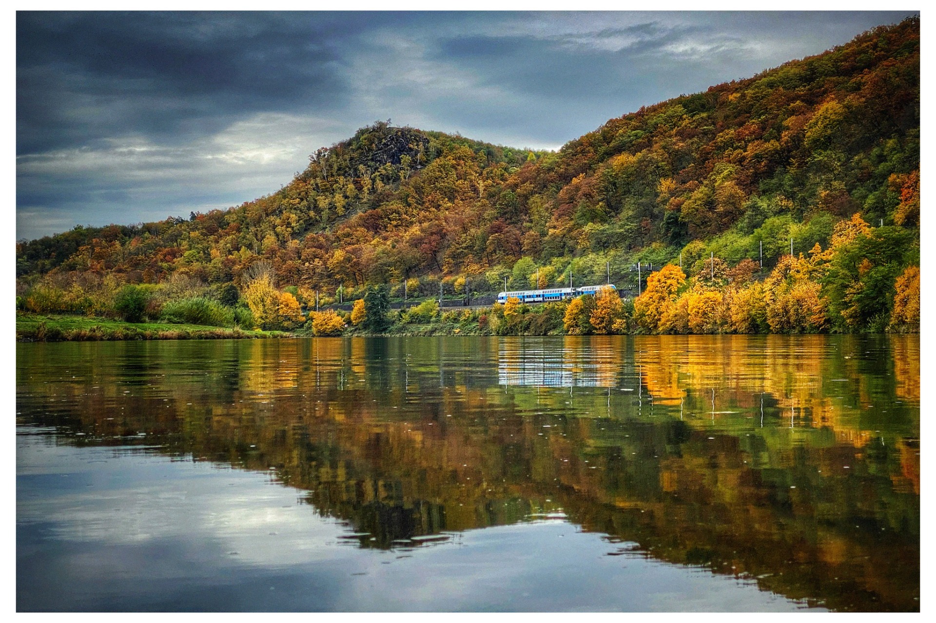 Podzimní údolí Žalova